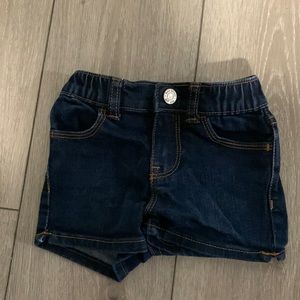 Like new baby Gap girls denim shorts size 2
